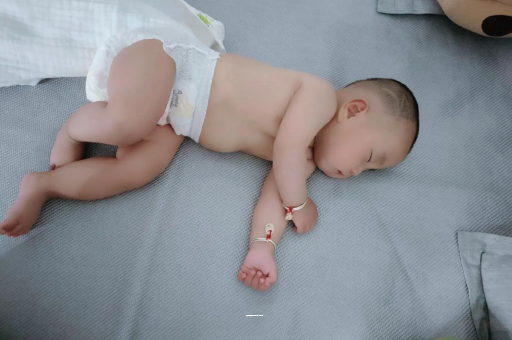 钦州孕妇肚子一跳一跳